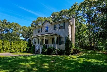 1st image of 15 Hampton Bays Dr