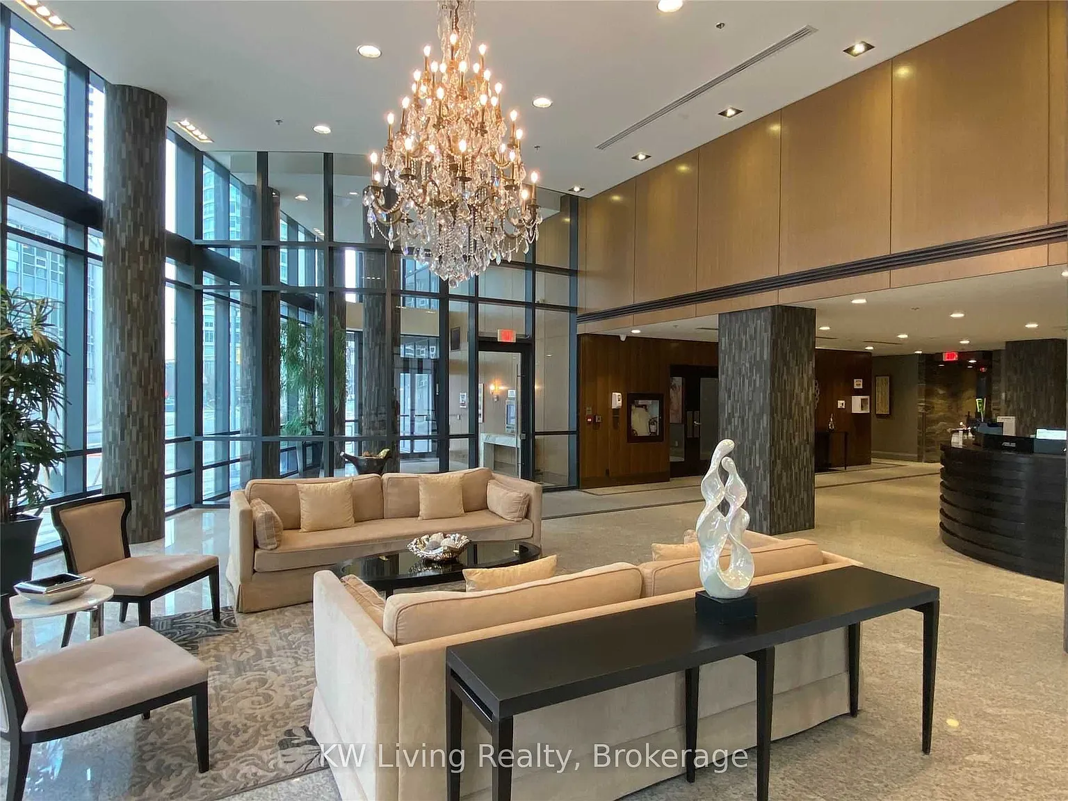 Milan Condos — Photo 3