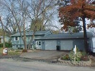 125 Longview Dr, Waterloo, IA 50701