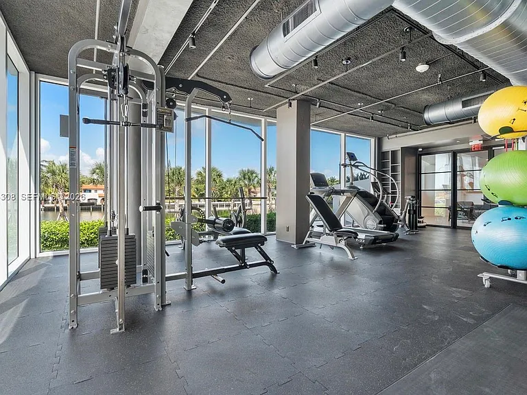 3411 Indian Creek Dr #LPH1401 — Photo 42
