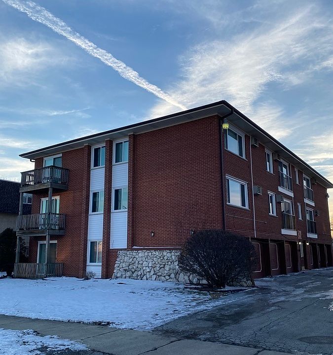 1st image of 10430 Mayfield Ave #3B