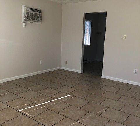 2nd image of 825 Nash St APT 1