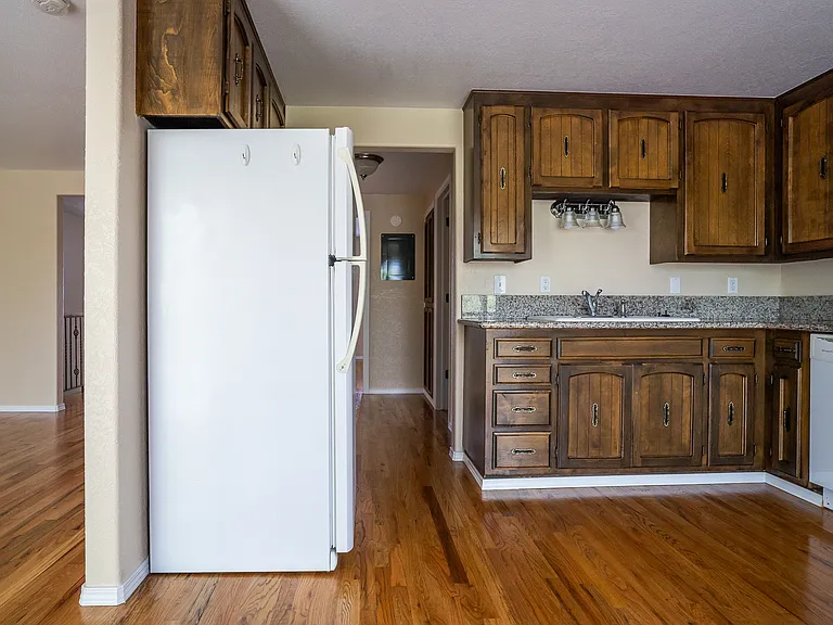 340 Denver St NE #C — Photo 16