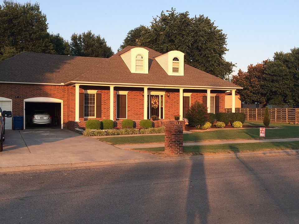 1st image of 3 Greenbriar Drive