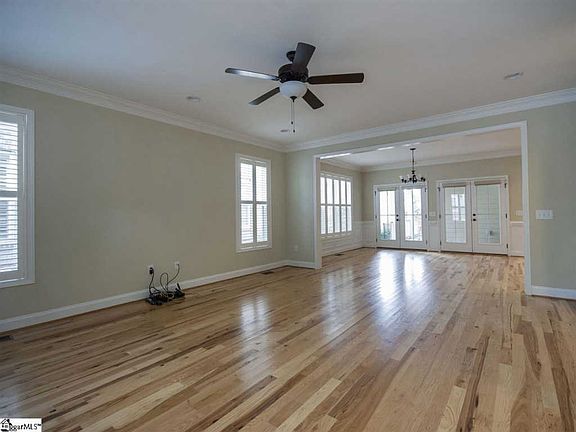 5th image of 9 Hollingsworth Dr
