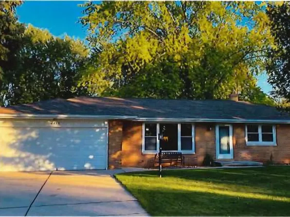 2253 Barberry Ln, Green Bay, WI 54304