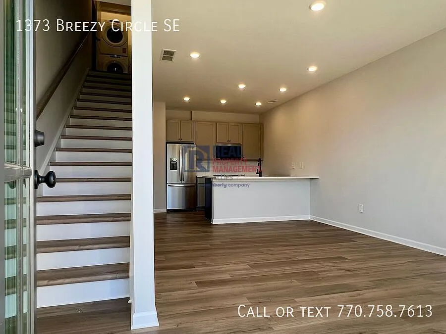 Dream Townhome in Dream Neighborhood — Photo 3