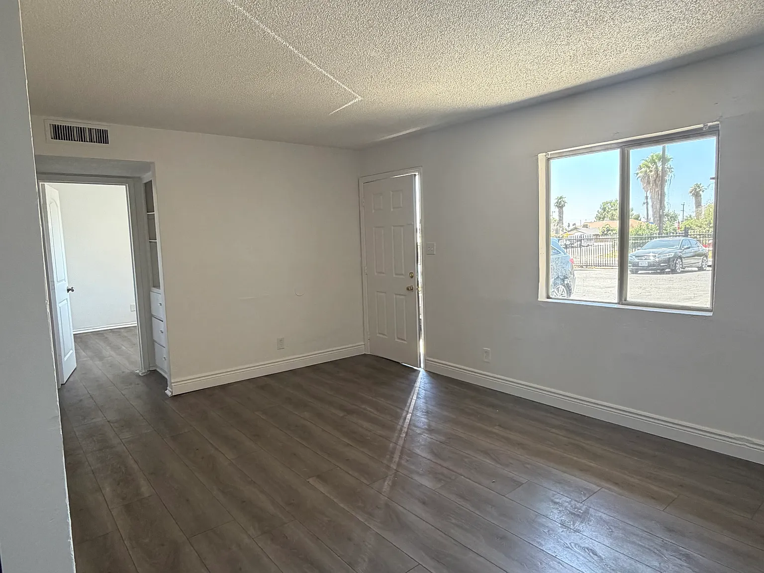 2 bed, 700 sqft, $1,100 — Photo 4
