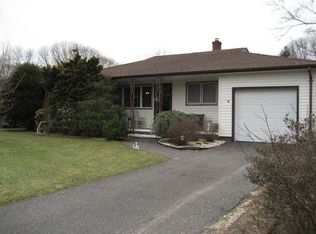 31 Fanning Rd, Riverhead, NY 11901