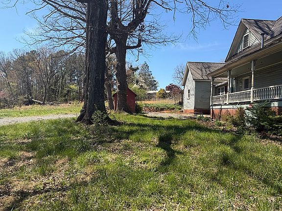 5th image of 2231 Highway 221