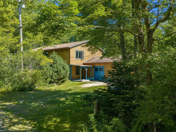 10 River Rd, Shelburne, NS B0T 1V0