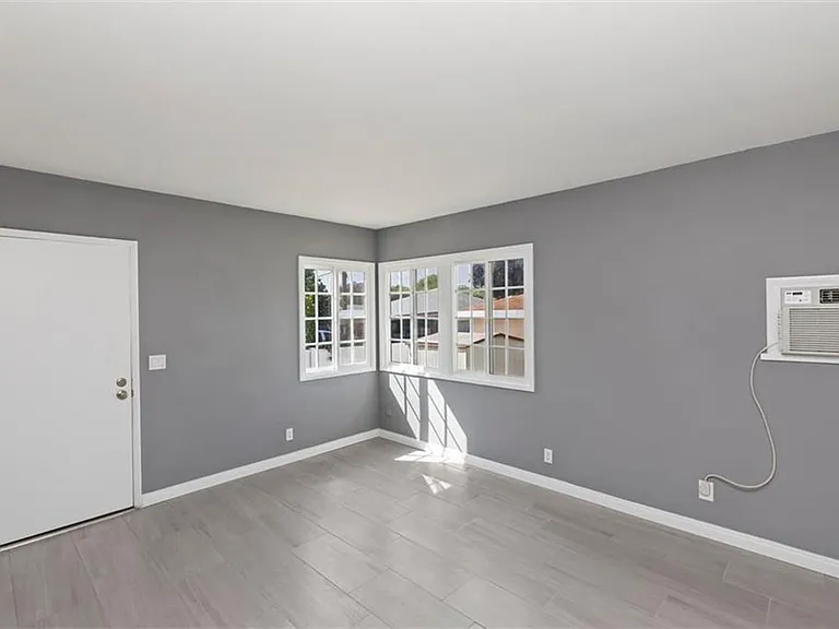 433 N Basque Ave — Photo 5