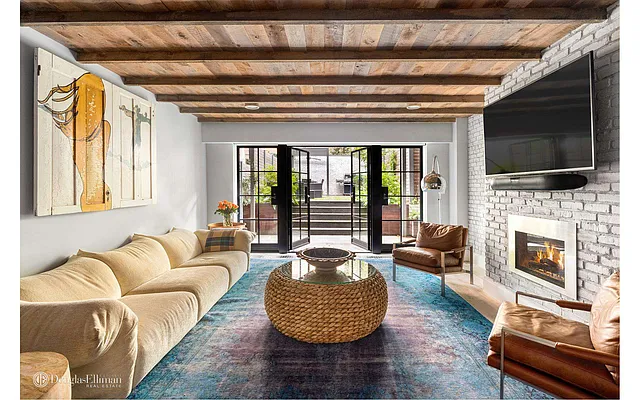 Sold by Douglas Elliman | media 21