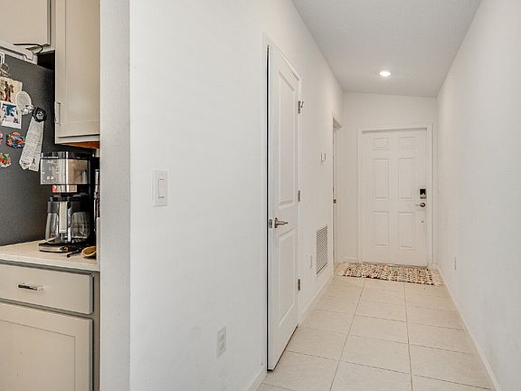 5th image of 1328 Colebrook Cir SW