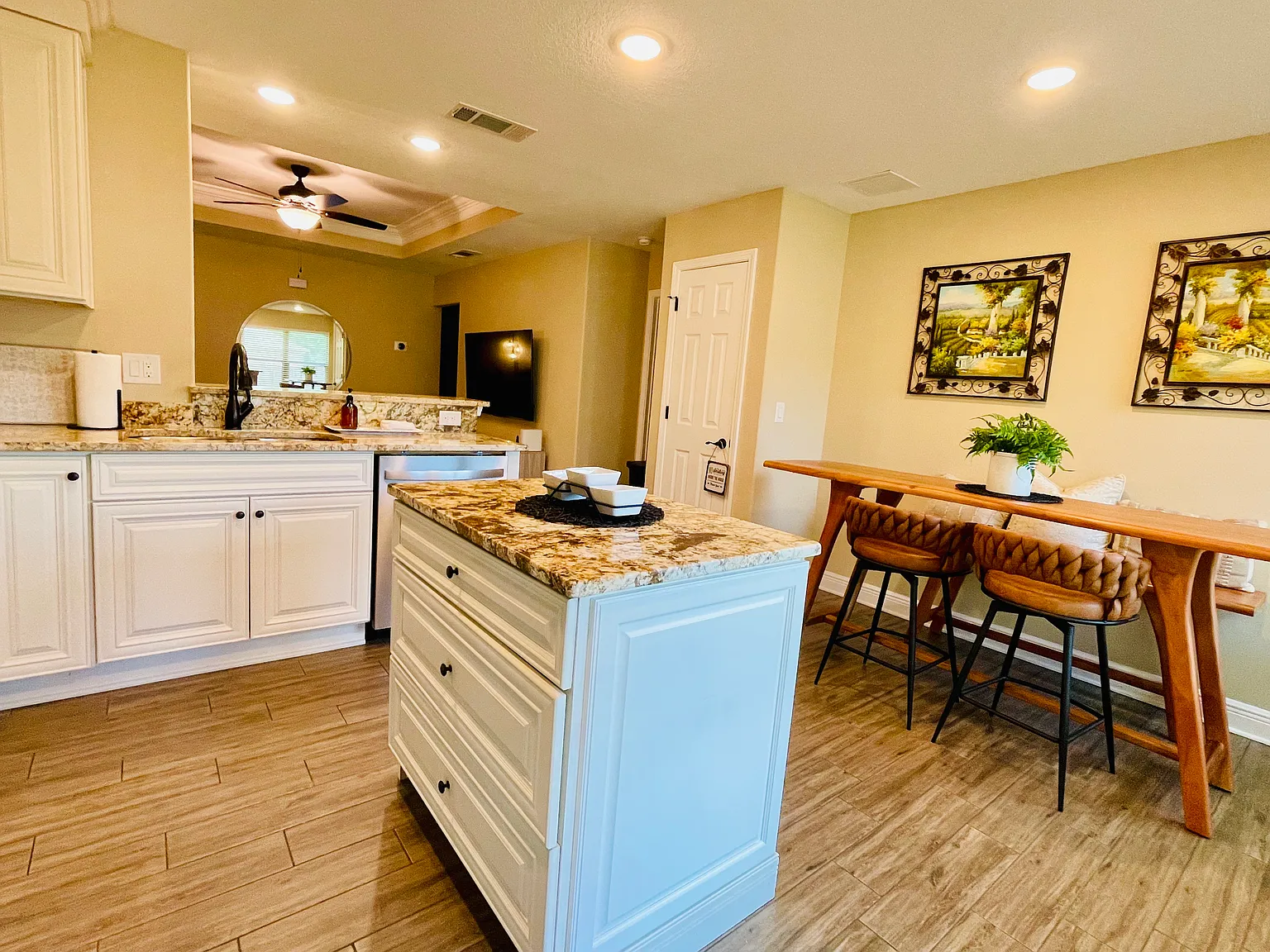 3 bed, 1213 sqft, $2,600 — Photo 3