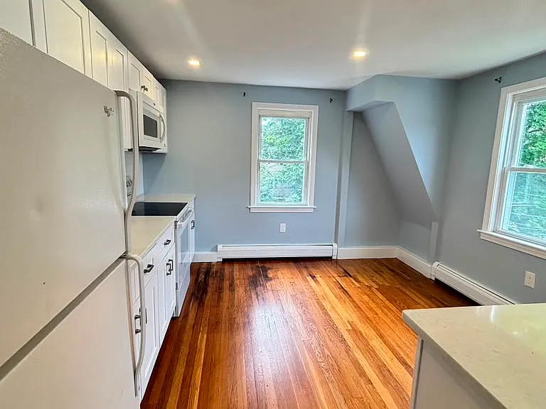 29 Newton Pl #B — Photo 3