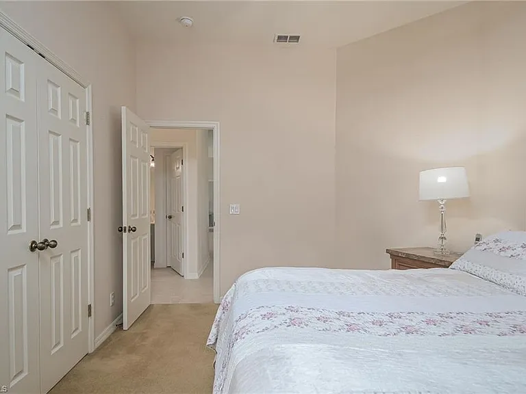 2250 Grove Dr — Photo 22