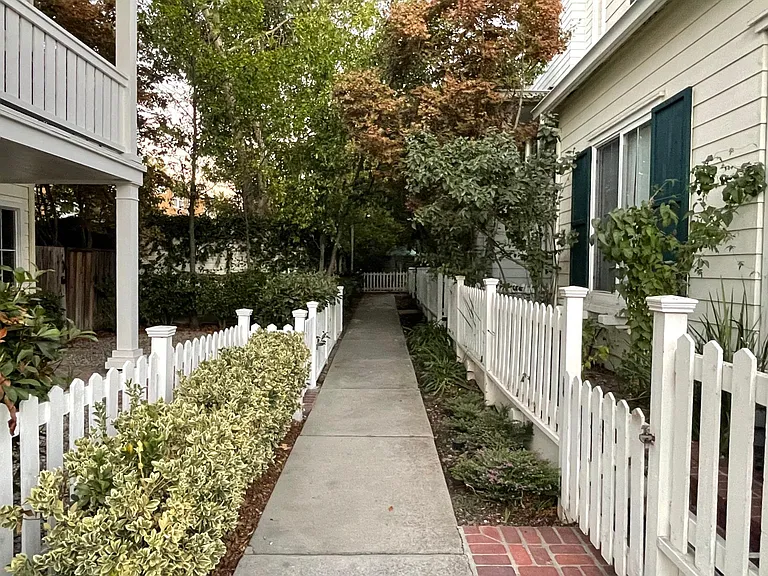55 Waterford Ct — Photo 5
