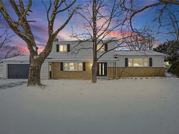 22 Shadywood Dr, Rochester, NY 14606