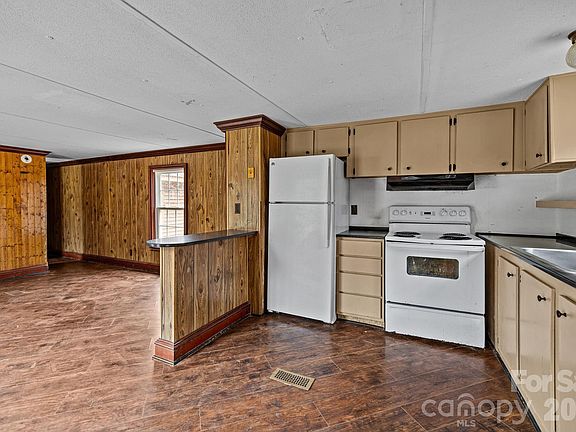 5th image of 9102 McElroy Rd