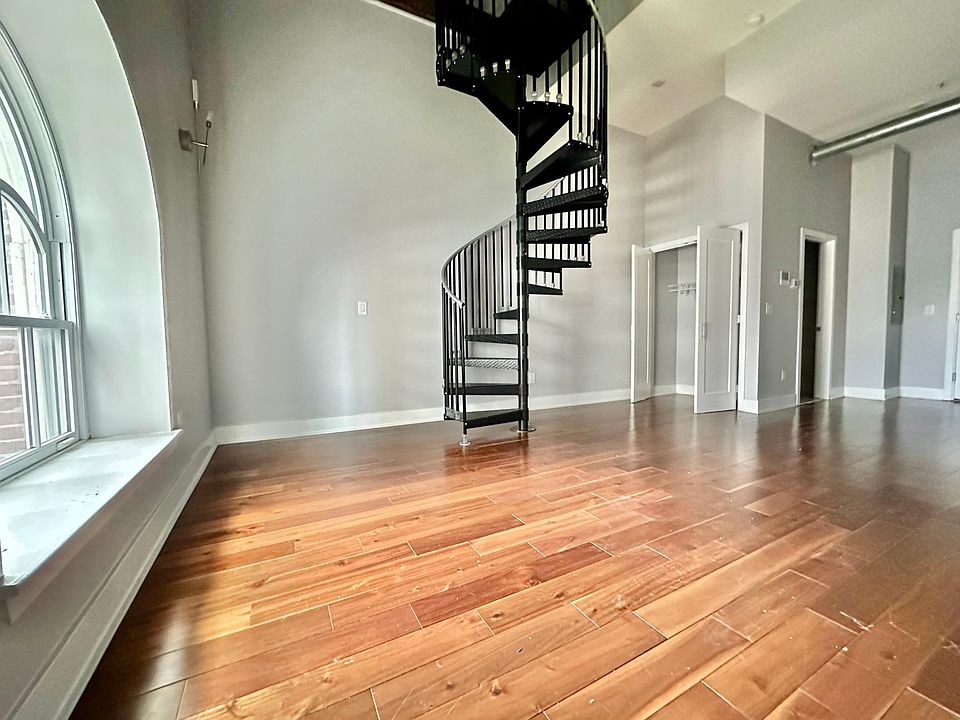 1st image of 1003 S 4th St #37