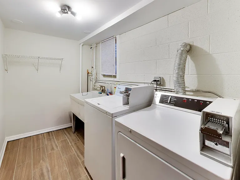 5057 W Dakin St #G — Photo 15