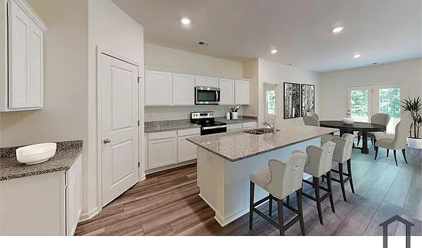 4 bed, 1827 sqft, $2,750 — Photo 2