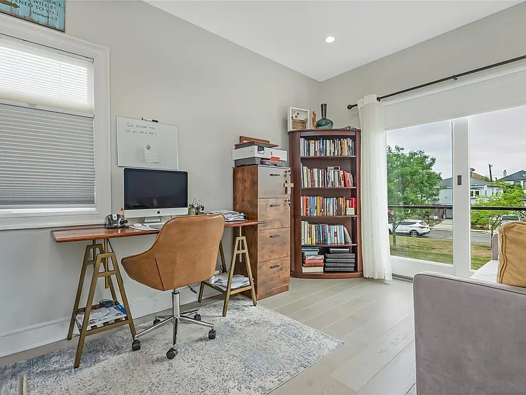 161 W Hudson St — Photo 14