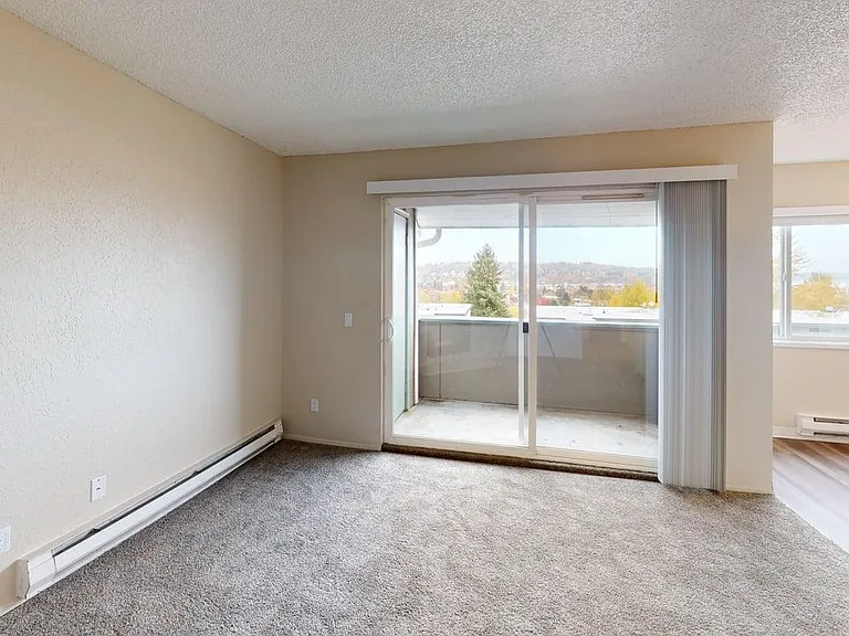2 Bed 1 Bath - Living Room