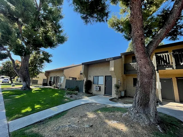 Baywood Apartments — Photo 24