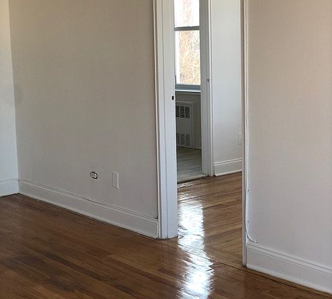 5th image of 2355 E 12th St #29