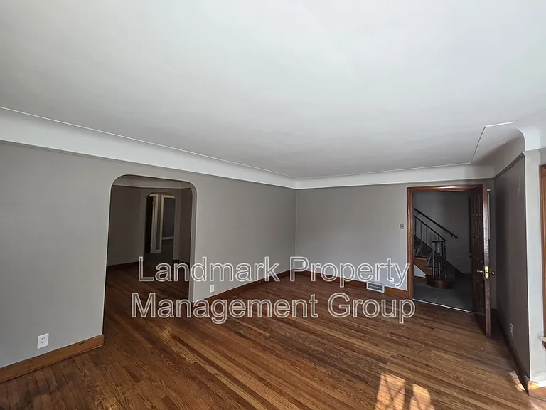9657 E Outer Dr — Photo 5