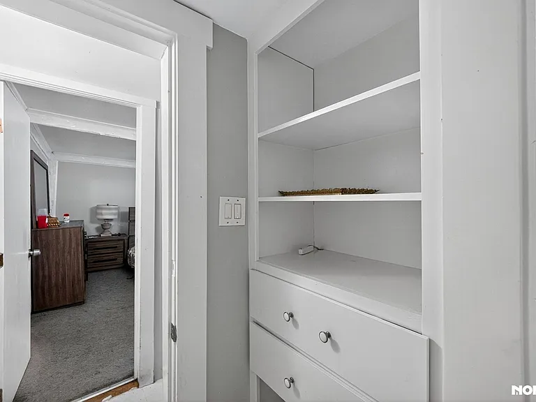 53 W Broadway — Photo 20