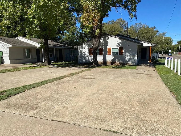 117 E Sanford St #B — Photo 3