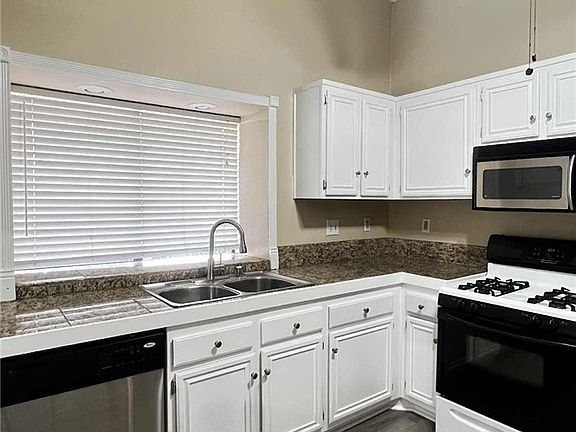 4th image of 4620 Grandview Dr #4620