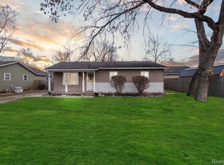 425 Sherwood Ct, Holly, MI