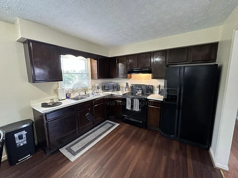 530 Foxwood Dr — Photo 6