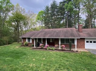 530 Huntinggreen Dr, Asheville, NC 28804