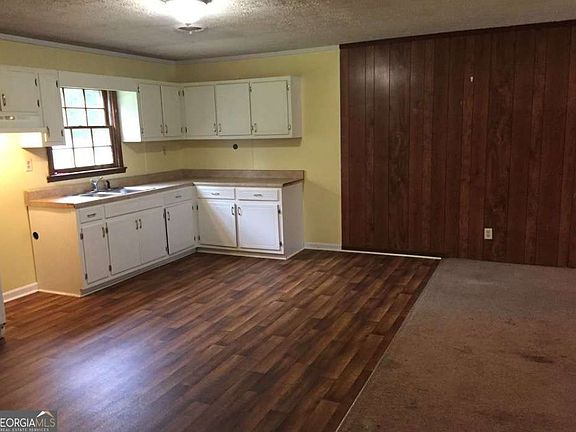 3rd image of 107 Oakwood Cir