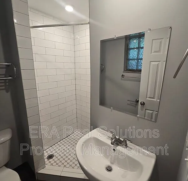 75 E Moler St #B — Photo 5