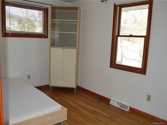 5th image of 8 Woodland Ave