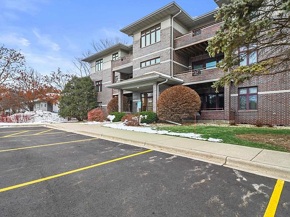2nd image of 6806 Raymond Rd APT 101
