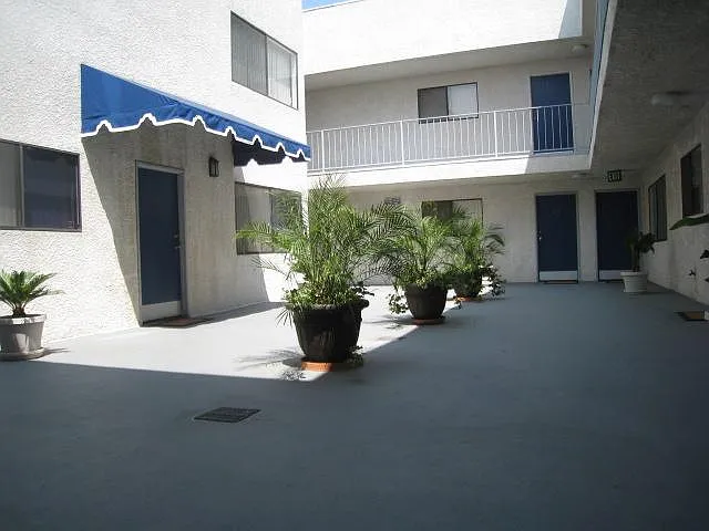 6591 Hazeltine Ave #305 — Photo 7