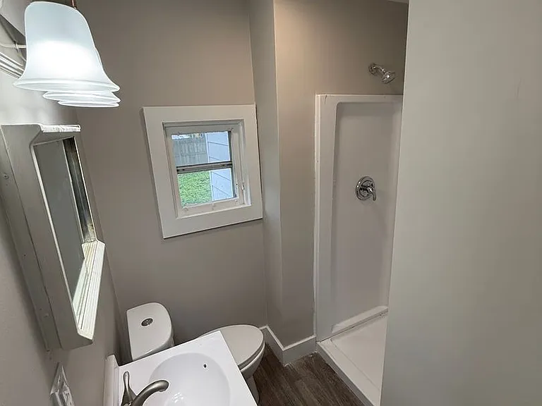 938 W Edwards St — Photo 18
