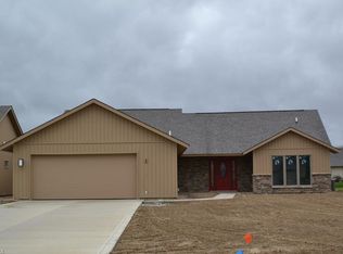 9082 Hummingbird Ln, North Ridgeville, OH 44039