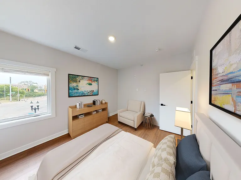 REO Gateway Apartments — Photo 21