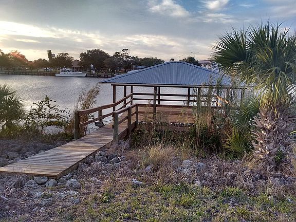 4th image of 1121 River Rd