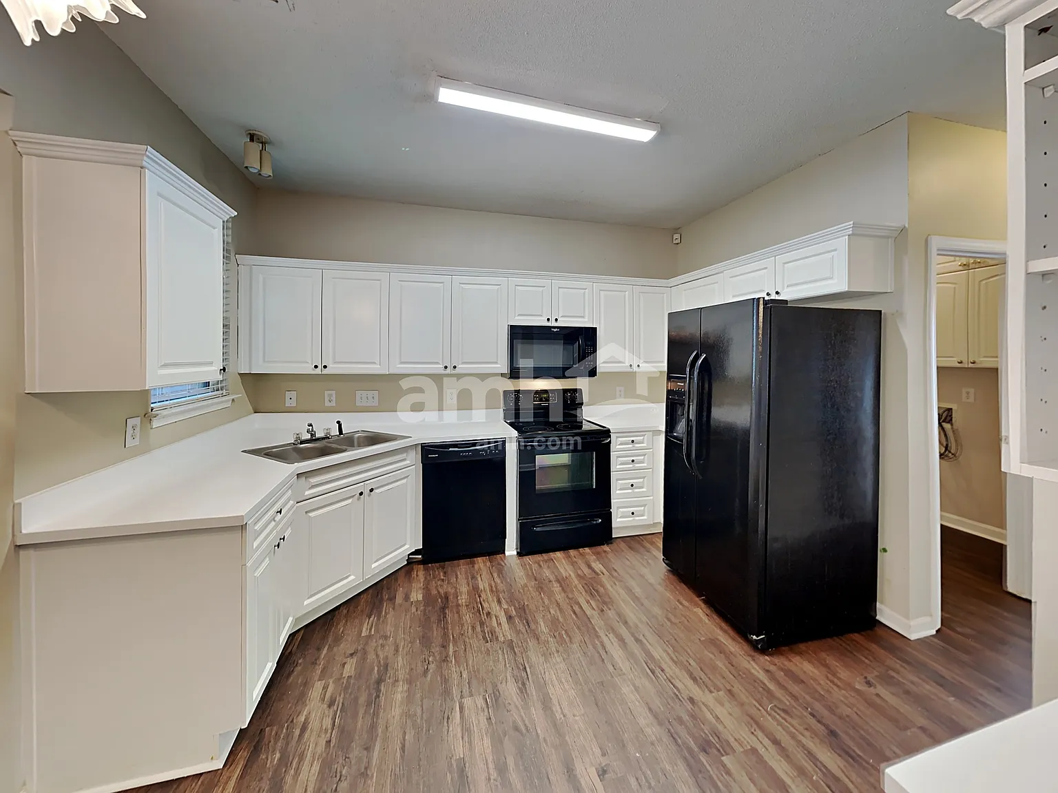 4 bed, 2.5 bath, 1946 sqft, $2,510 — Photo 3