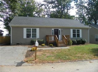 6 Bear Creek Dr, Asheville, NC 28806