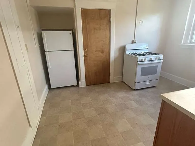 182 Elm St — Photo 10
